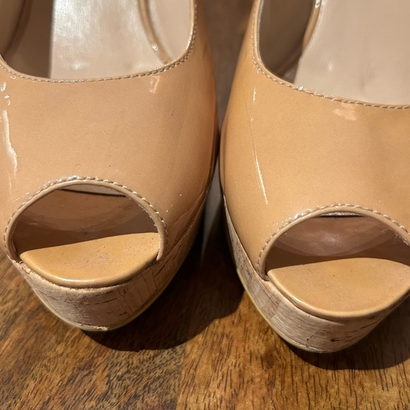 Stuart Weitzman Riveria Tan Patent Leather Peep Toe Wedge - Picture 2 of 12
